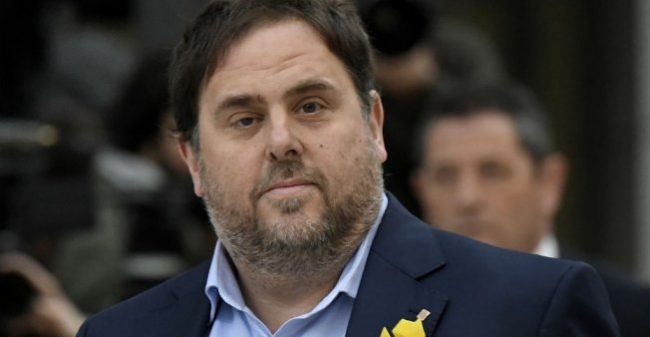 Spanish court orders Catalan separatist leader to remain in detention