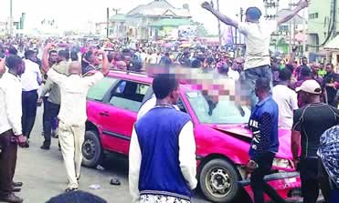 RIVERS: Protests erupt after policeman escorting chicken kills taxi driver