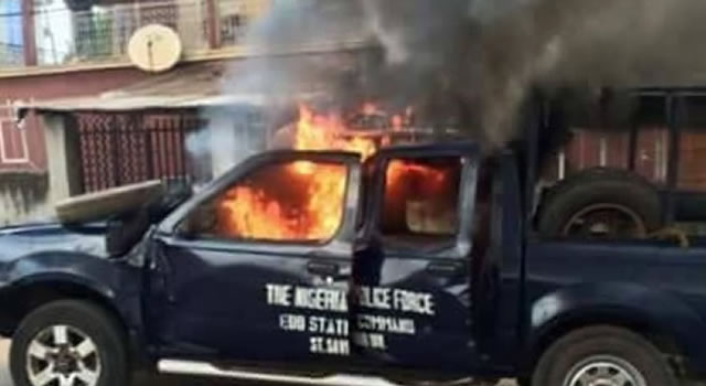 EDO: Riots break-out after policeman pushes driver to death over N100 bribe