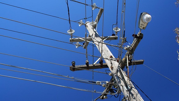 Man rejects N1m help, hugs electric wires in suicide attempt