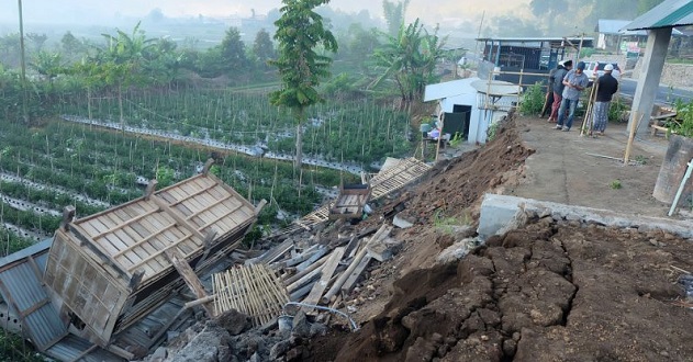 INDONESIA: Powerful earthquake claims 10 lives, damages many buildings