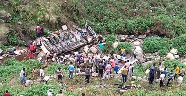 INDIA: 45 passengers feared dead as bus plunges into gorge