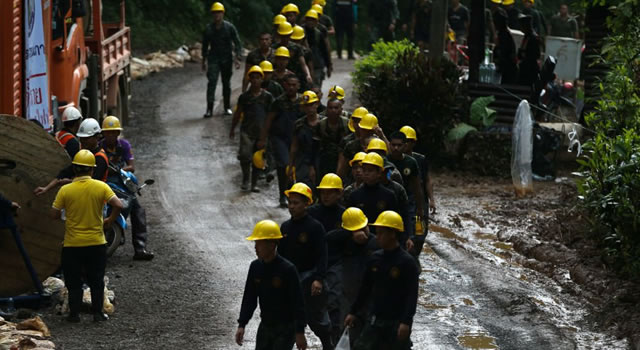 1 rescuer feared dead in bid to save trapped Thai soccer team