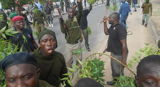 Mobile policemen protest over unpaid salaries in Maiduguri