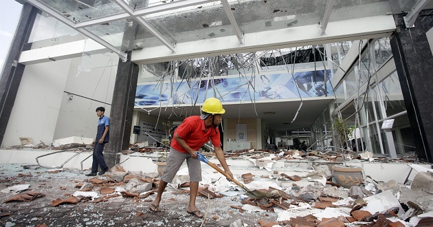 82 victims feared dead as earthquake rocks Indonesia's Lombok island again