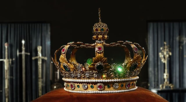 Thieves make away with Swedish crown jewels