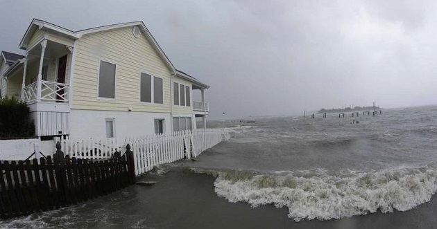 Death toll rises to 7 as tropical storm Florence is predicted to batter eastern US states for days