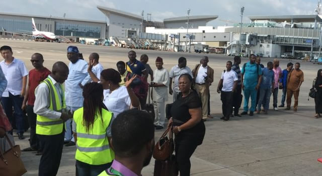 MMA1 PICKETING Airlines seek alternatives to bypass unions, airlift passengers