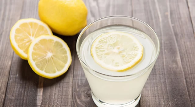 8 health & beauty benefits of drinking lemon juice