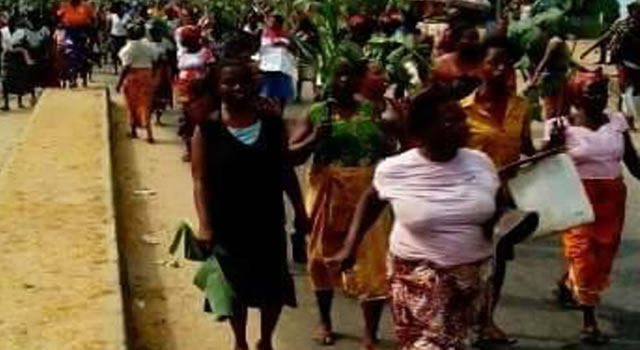 Women barricade road protesting alleged attack, rape by herdsmen