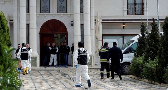 Turkish police raid 2 villas in search of Khashoggi's missing body