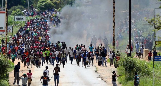 ZIMBABWE UNREST: Opposition leaders go into hiding as dissidents challenge clampdown in court