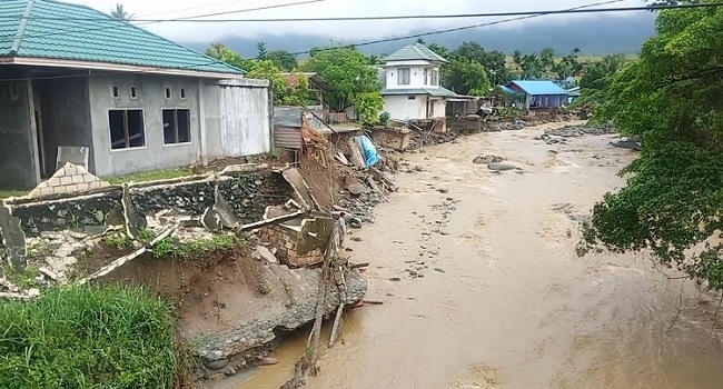 107 dead in Indonesia’s flash floods, 93 still missing