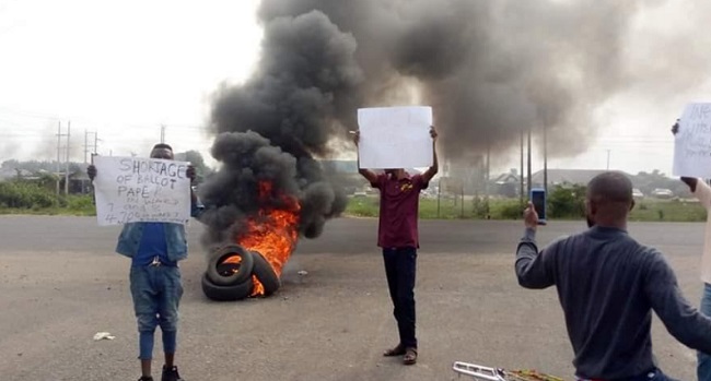 DELTA: Tension as youths set up bonfire over hijack of voting materials, ward chair stabbed