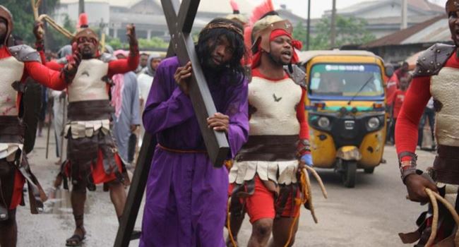 Security officer gets lynched for killing 10 during Easter procession