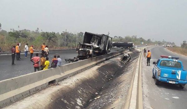 Driver, conductor dead,10 passengers injured after bus tumbles on Lagos-Ibadan Expressway