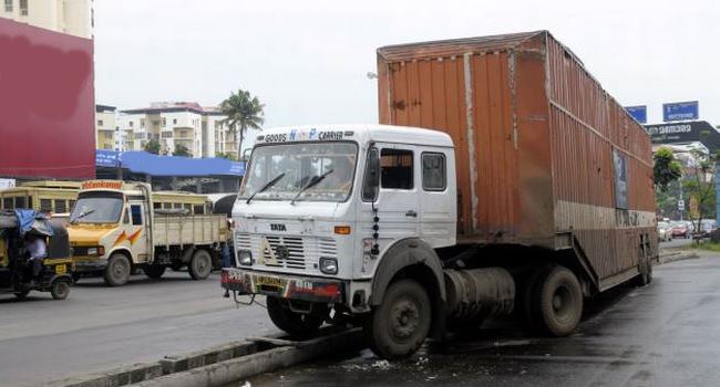 Eight dead as container falls on two buses on Lagos-Ibadan expressway