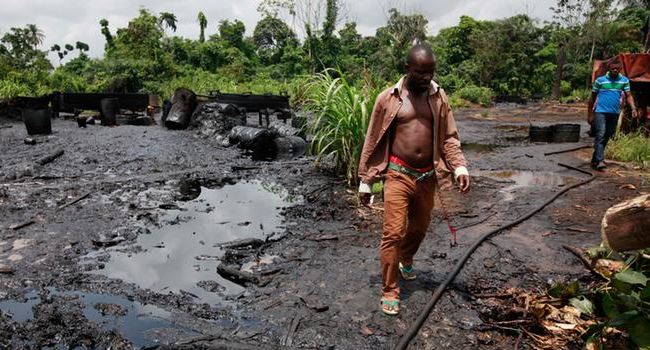 BUNKERY: Navy destroys 50 illegal refineries