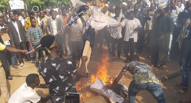 Shi’ites burn US, Isreali flags in Abuja