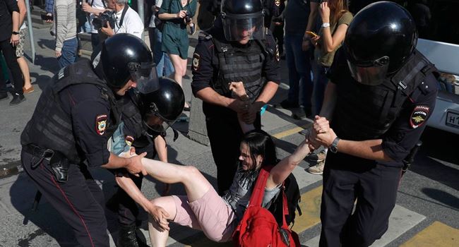Russia police arrest 1,000 protesters, opposition leaders over unapproved demonstration