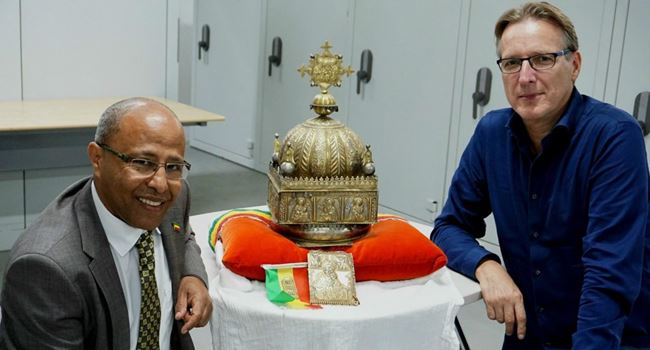 Stolen 18th century crown returned to Ethiopian govt