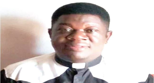 Catholic priest slumps, dies while celebrating Mass in Rivers