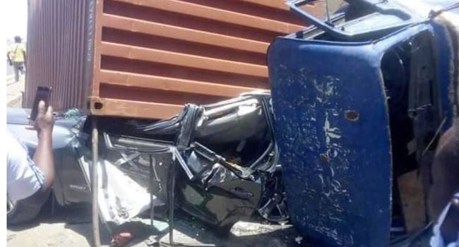 3 men survive ghastly auto accident after container fell on car they were travelling in