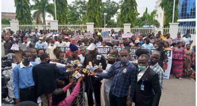 JUST IN: Angry protesters storm APC Secretariat, demand sack of party NWC