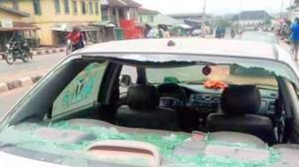 ONDO GUBER: One feared dead, five injured, car razed, as APC, PDP supporters clash