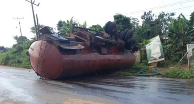 Fire disaster averted as tanker falls, spills diesel on road