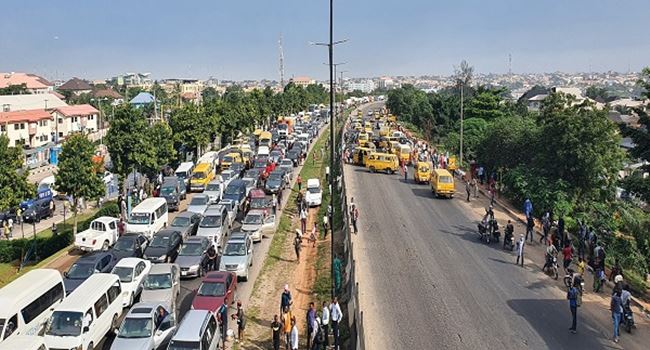 #EndSARS protesters block Lagos-Abeokuta Expressway