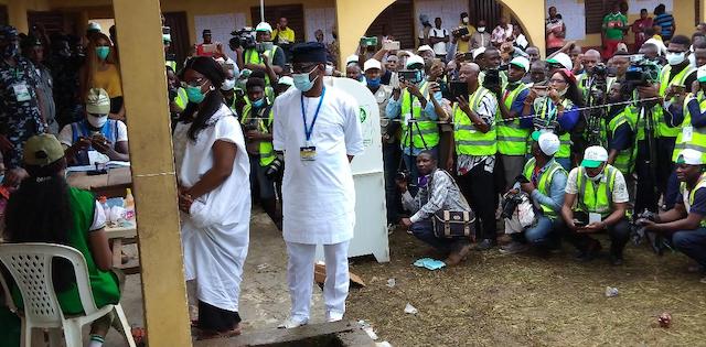 ONDO POLL: Card reader fails to work as it reaches Jegede, wife’s turn to vote