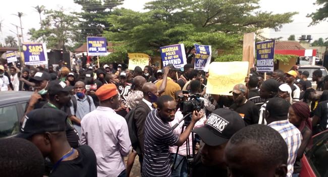 #ENDSARS: Protests gain momentum as angry Nigerians spend second night at Lagos govt house