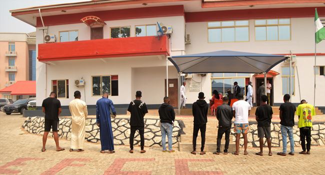 EFCC arrests 11 students, farmers for alleged internet fraud in Osogbo