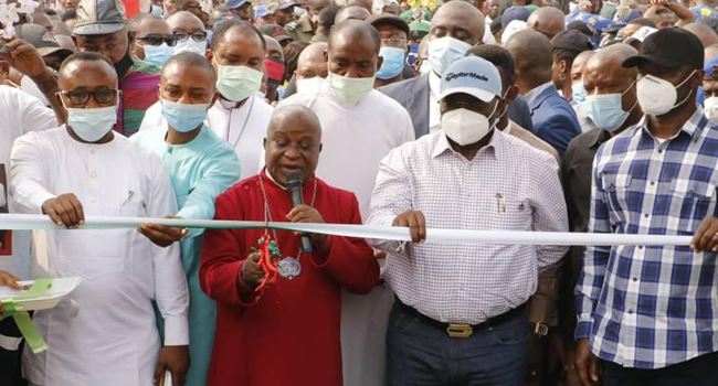 Gov Ikpeazu commissions four roads in Aba