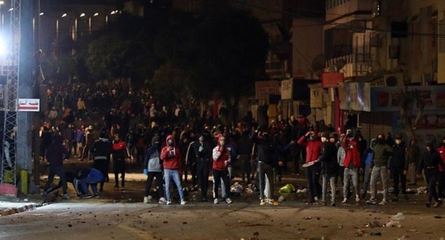 Police arrests 600 protesters as violent demonstrations continue in Tunisia