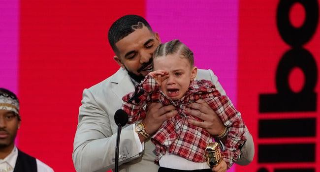 Drake brings son on stage to accept Billboard Award for Artiste of the Decade