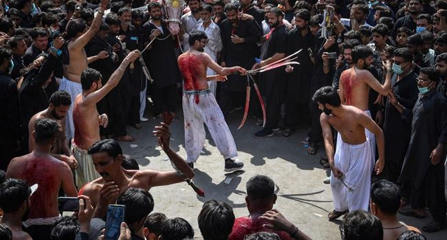 Powerful explosion rips through Pakistan Shiite procession, 30 persons wounded