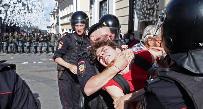 2,700 Russians detained over anti-war protests since Thursday