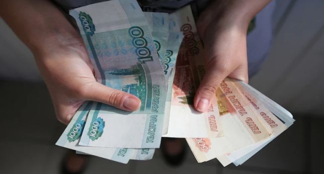 EU tells gas buyers to snub Putin's Ruble demand, as dollar, euro fall against Russian currency