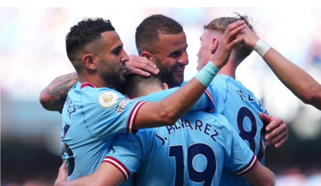 MAN CITY LIFT PREMIER LEAGUE TROPHY!