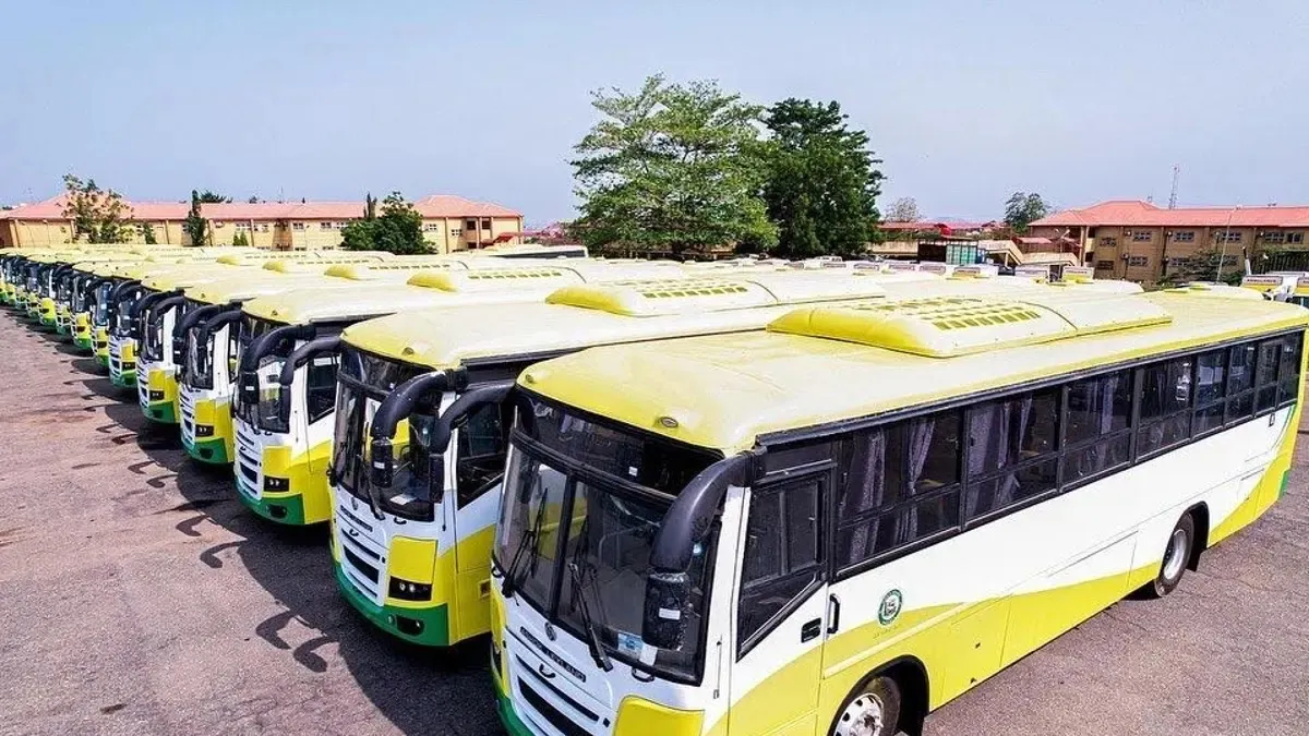 Abiodun unveils 17 CNG mass transit buses in Ogun - Ripples Nigeria