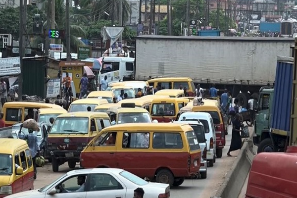 Protest erupts in Edo over deplorable state of Benin-Agbor road